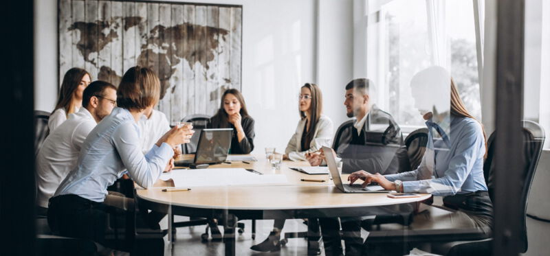 Die Fähigkeiten professioneller Simultandolmetscher für die Sprachen Englisch, Russisch und Deutsch werden bei Pharma-Veranstaltungen, GMP-Inspektionen, medizinischen Audits, Konferenzen und internationalen Kongressen in Anspruch genommen.