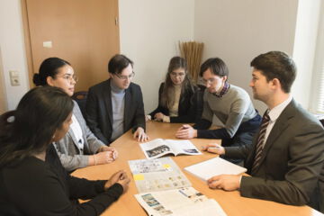 Are qualified translators and interpreters absolutely necessary in the pharmaceutical sector? Specialised GMP translators and pharmaceutical interpreters ensure perfect communication during GMP inspections and GMP audits.